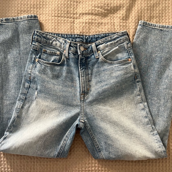 H&M | High Rise Light Wash Distressed Straight Leg Slim Jeans - Picture 3 of 8